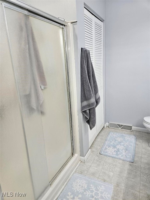 110 Olson Spur, Munroe Falls, OH 44262 - bathroom featuring a stall shower, toilet, and baseboards