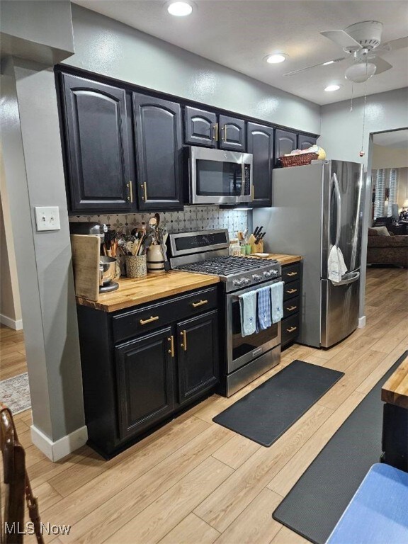 110 Olson Spur, Munroe Falls, OH 44262 - kitchen featuring appliances with stainless steel finishes, light wood-style floors, tasteful backsplash, ceiling fan, and recessed lighting