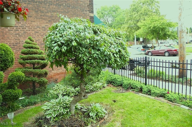 4354 E 71st St, Cleveland, OH 44105 - view of yard