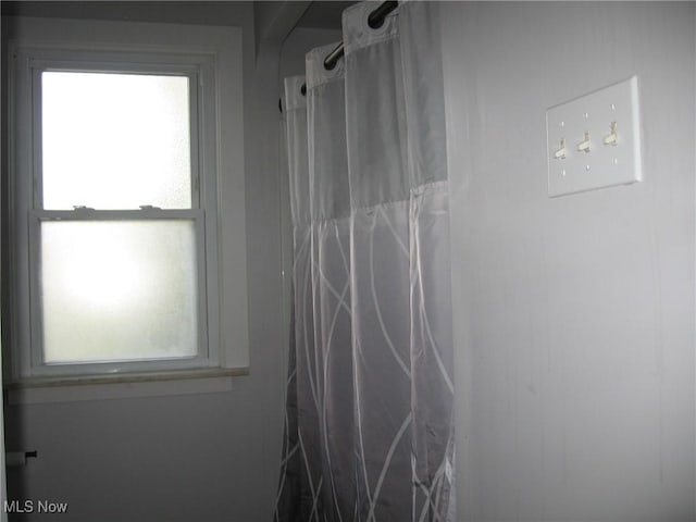 4106 Colony Rd, South Euclid, OH 44121 - bathroom featuring a shower with shower curtain