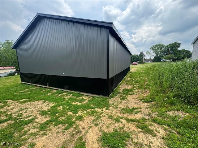 1911 Lisbon, East Liverpool, OH 43920 - view of side of property with an outdoor structure