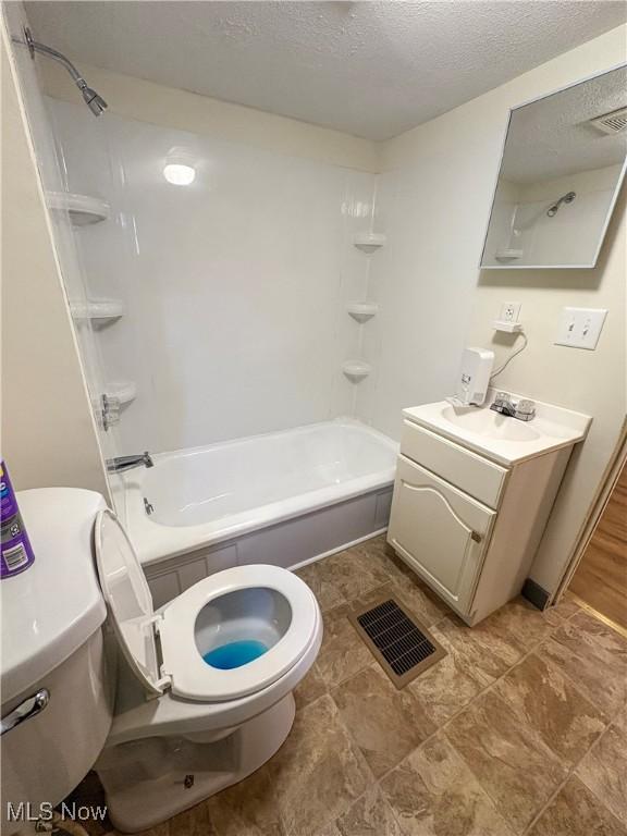 1019 Commerce St, Wellsville, OH 43968 - full bath with vanity, shower / tub combination, and a textured ceiling