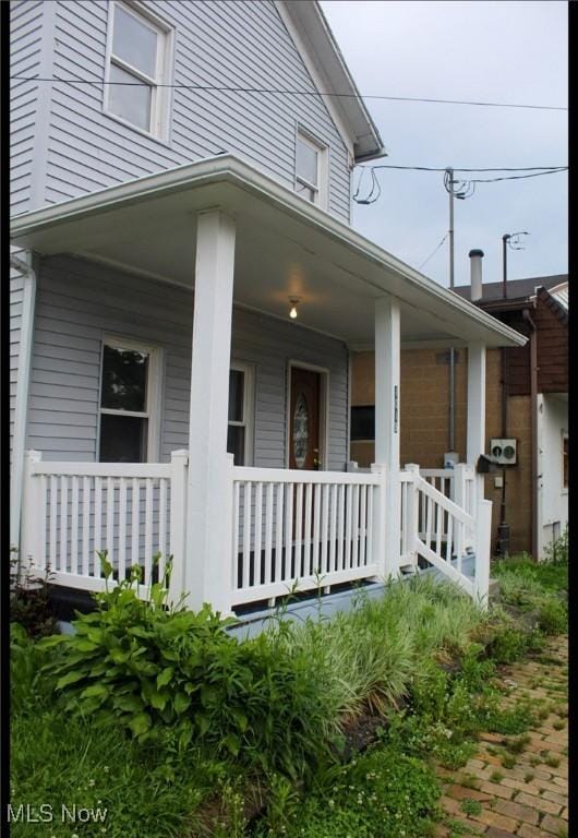 1019 Commerce St, Wellsville, OH 43968 - view of side of property featuring a porch