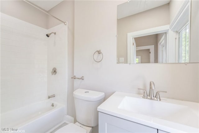 190 Columbus St, Chagrin Falls, OH 44022 - full bathroom featuring toilet, vanity, and tub / shower combination