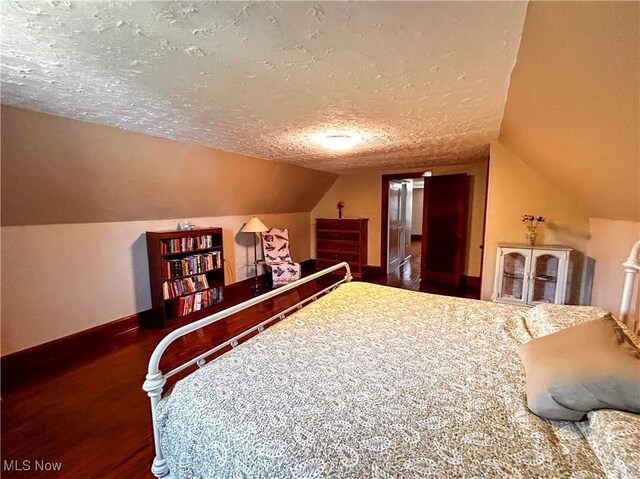 31 Marlindale Ave, Boardman, OH 44512 - bedroom featuring a textured ceiling, wood finished floors, vaulted ceiling, and baseboards