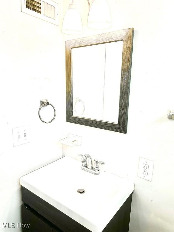 1389 Diagonal Rd, Akron, OH 44320 - bathroom with vanity