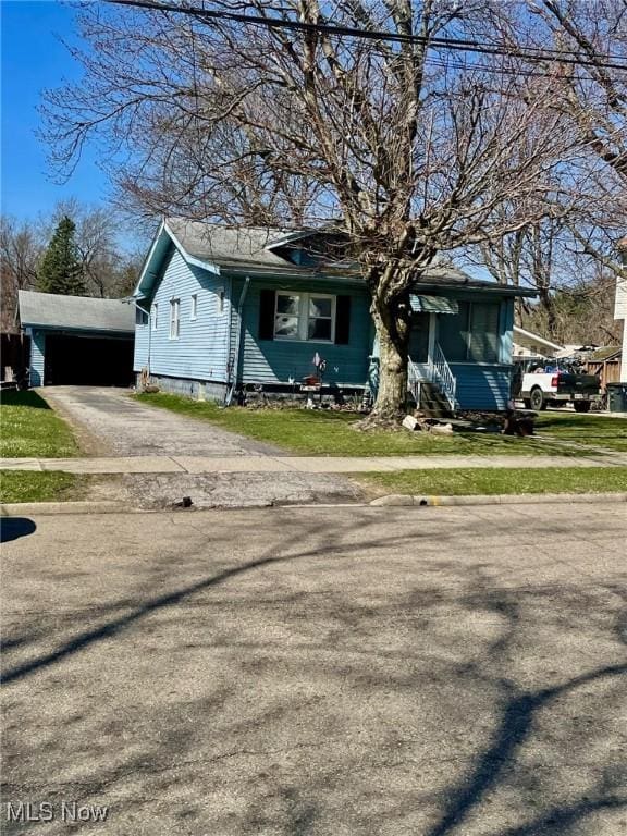 772 Shoshone Ave, Akron, OH 44305 - view of front of property featuring driveway and a carport