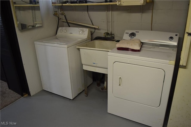 1408 N 9th St, Martins Ferry, OH 43935 - laundry area with washing machine and dryer