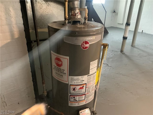 3961 E 53rd St, Newburgh Heights, OH 44105 - utilities featuring water heater