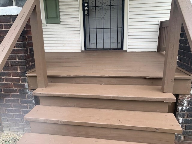 3961 E 53rd St, Newburgh Heights, OH 44105 - view of wooden deck