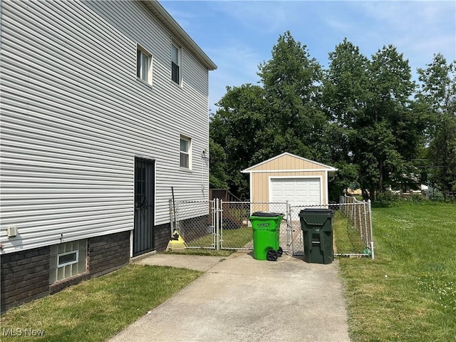 3961 E 53rd St, Newburgh Heights, OH 44105 - detached garage featuring a gate