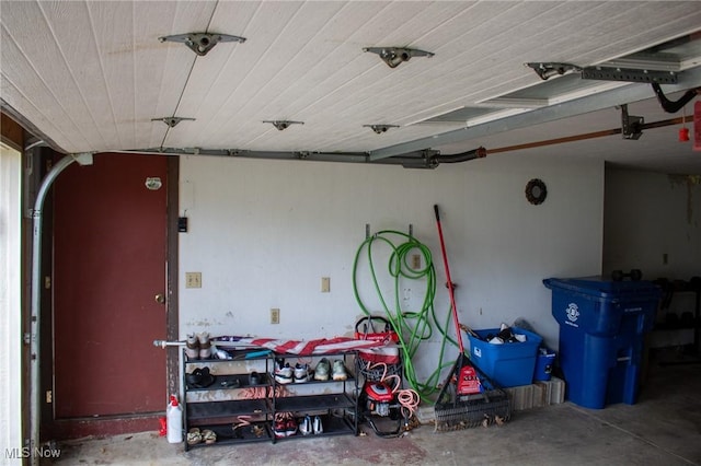 1553 Quail Hollow Dr, Cambridge, OH 43725 - view of garage