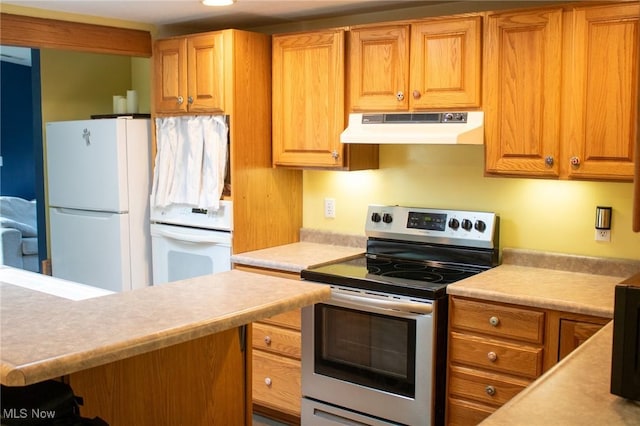 1553 Quail Hollow Dr, Cambridge, OH 43725 - kitchen featuring under cabinet range hood, stainless steel electric range oven, freestanding refrigerator, and light countertops