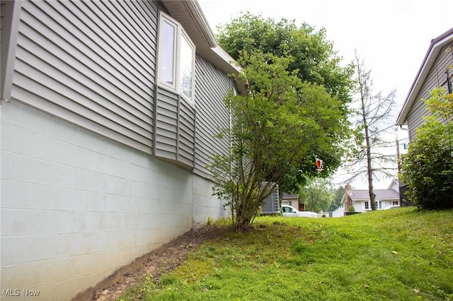 1553 Quail Hollow Dr, Cambridge, OH 43725 - view of side of property