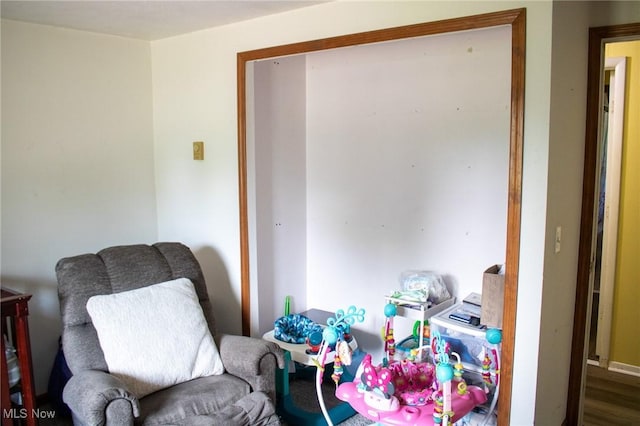1553 Quail Hollow Dr, Cambridge, OH 43725 - sitting room with wood finished floors