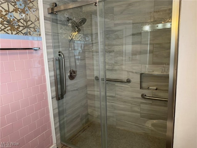 615 Noah Ave, Akron, OH 44320 - bathroom featuring a shower stall