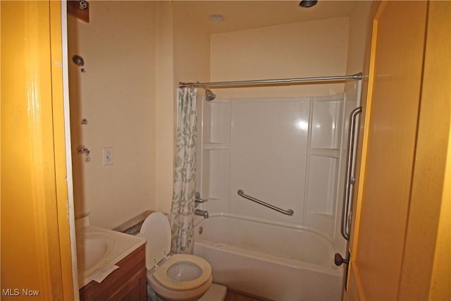 4076 E 106th St, Cleveland, OH 44105 - bathroom with shower / tub combo with curtain, vanity, and toilet