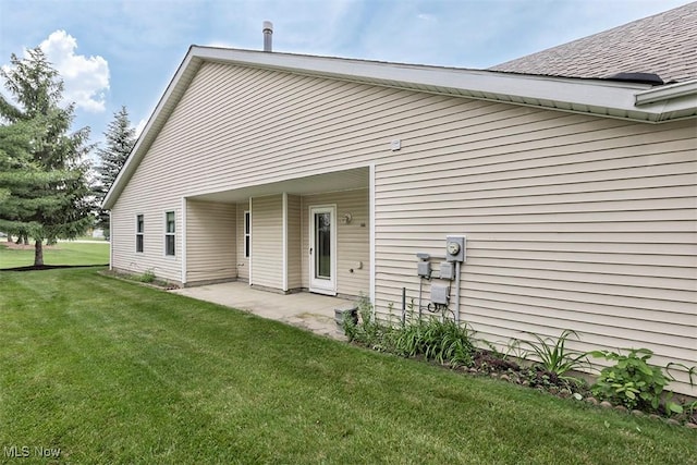 3840 Dartford Ln, Medina, OH 44256 - back of property with a lawn and a patio