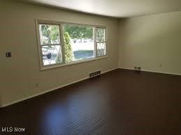 3030 Green Acres Dr, Youngstown, OH 44505 - photo 2