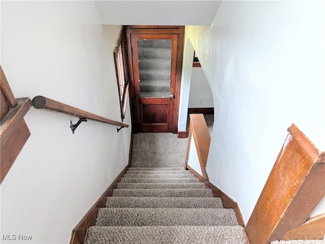 623 Cole Ave, Akron, OH 44301 - stairway featuring carpet