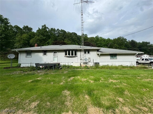 85 Arrow Rd NW, Carrollton, OH 44615 - rear view of house featuring a yard