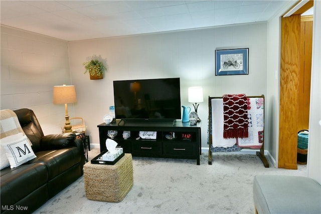 543 Towson Dr NW, Warren, OH 44483 - carpeted living room with baseboards