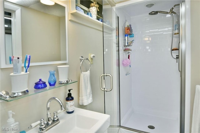 543 Towson Dr NW, Warren, OH 44483 - bathroom with a stall shower and a sink