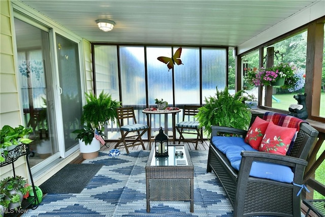 543 Towson Dr NW, Warren, OH 44483 - sunroom featuring wood finished floors and outdoor lounge area