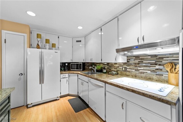 18975 Van Aken Blvd Unit 401, Shaker Heights, OH 44122 - kitchen featuring white appliances, under cabinet range hood, a sink, light wood-style floors, and tasteful backsplash
