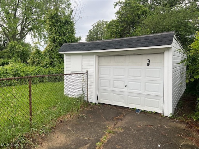 4780 E 173rd St, Cleveland, OH 44128 - detached garage featuring driveway