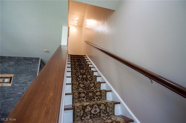 1425 Lindazzo Ave, Cleveland, OH 44114 - view of stairway