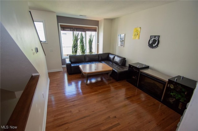 1425 Lindazzo Ave, Cleveland, OH 44114 - living area featuring wood finished floors and baseboards