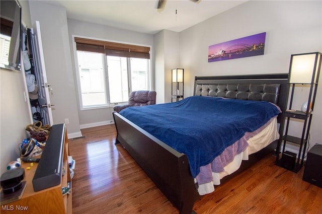 1425 Lindazzo Ave, Cleveland, OH 44114 - bedroom featuring wood finished floors and baseboards