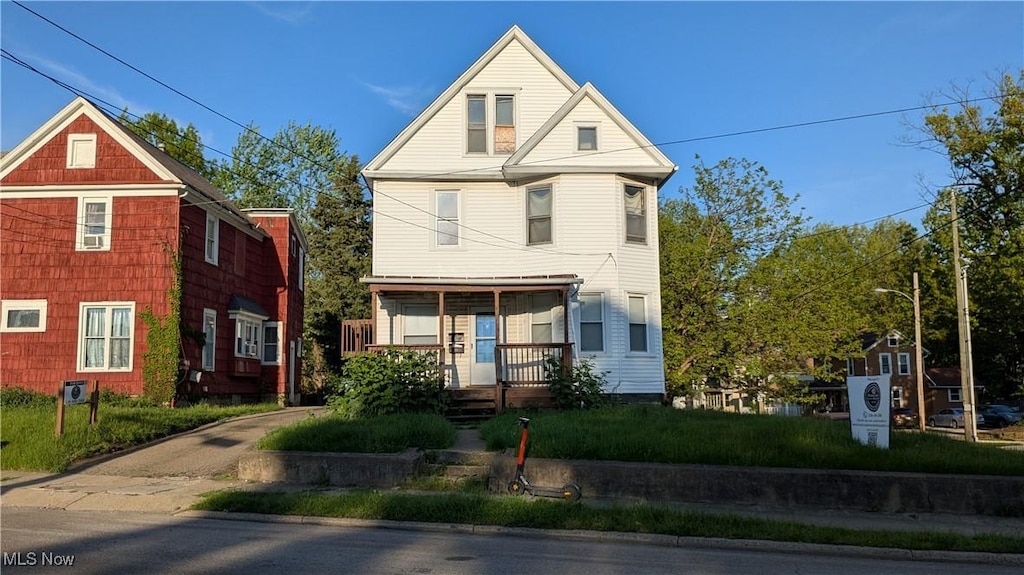 403 Spicer St, Akron, OH 44311 - view of front facade with a porch