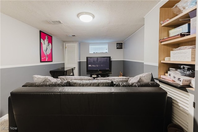 3804 Collins Way, Weirton, WV 26062 - living area featuring a textured ceiling