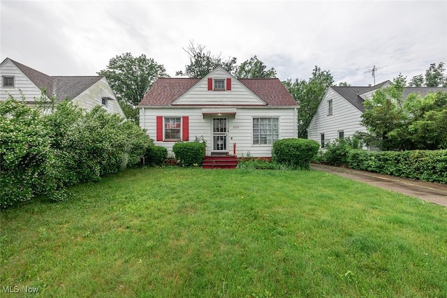 21202 Franklin Rd, Maple Heights, OH 44137 - view of front of house with a front yard and roof with shingles