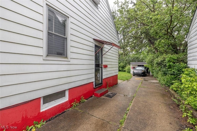 21202 Franklin Rd, Maple Heights, OH 44137 - view of side of home featuring entry steps and driveway
