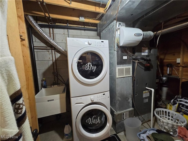 424 Avalon Rd SW, Dellroy, OH 44620 - laundry area with estacked washer and dryer and concrete block wall