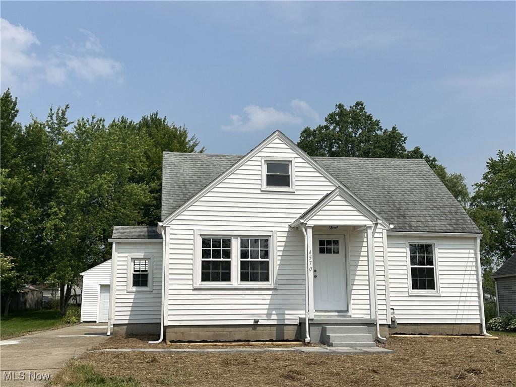 4570 N Leavitt Rd NW, Warren, OH 44485 - view of front of property with roof with shingles, concrete driveway, and a garage