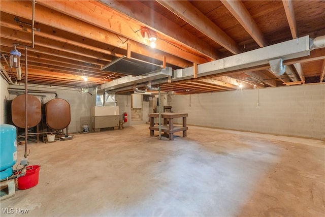 41510 Alderlick Rd, Wellsville, OH 43968 - unfinished below grade area featuring a water pressure tank