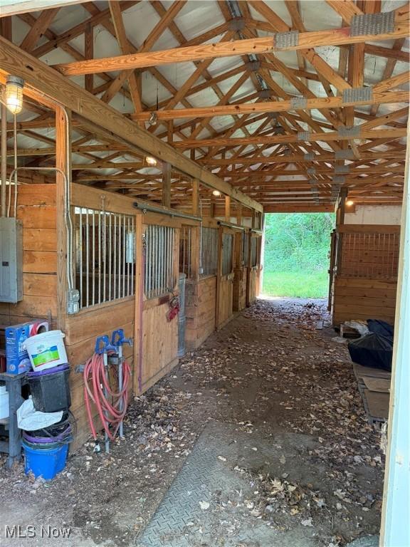 5301 S Ridge Rd W, Ashtabula, OH 44004 - stable with electric panel