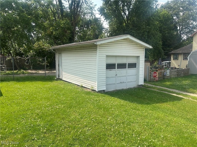 307 N 8th St, Coshocton, OH 43812 - detached garage with driveway