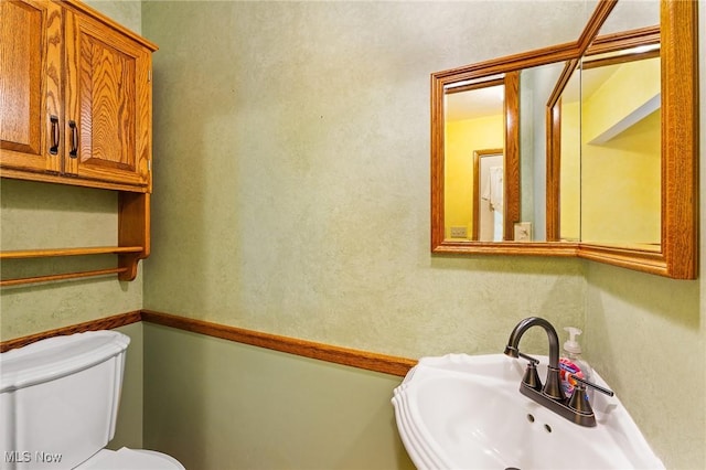2322 Westview Rd, Cortland, OH 44410 - bathroom with a sink and toilet