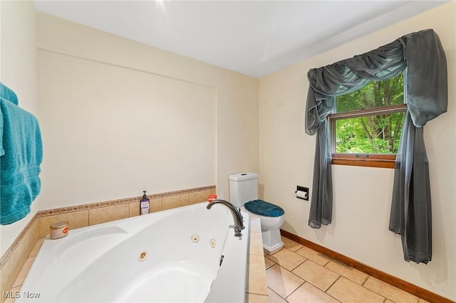 2322 Westview Rd, Cortland, OH 44410 - bathroom with toilet, a jetted tub, tile patterned floors, and baseboards