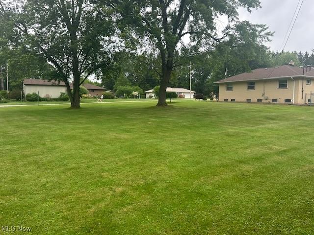 3232 Circle Dr, Cortland, OH 44410 - view of green lawn