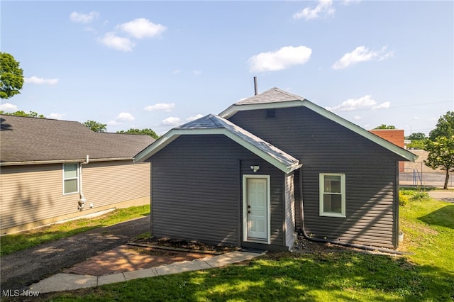 1168 Onondago Ave, Akron, OH 44305 - back of house featuring a lawn