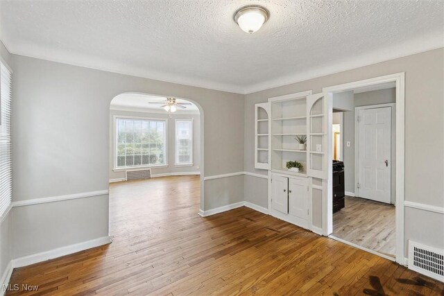 930 Keystone Dr, Cleveland Heights, OH 44121 - photo 7