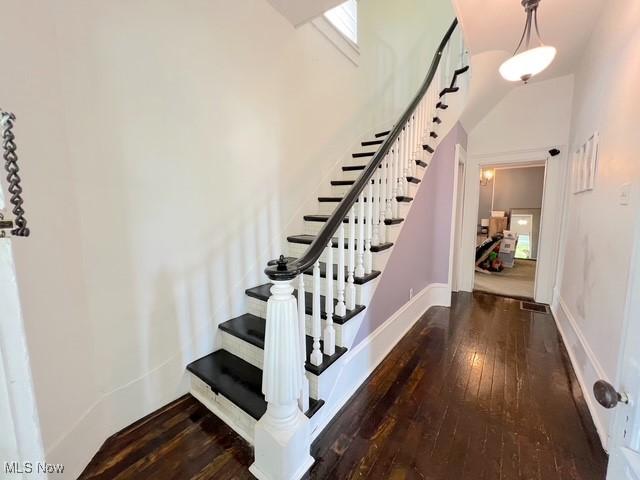 934 Parrish St, Uhrichsville, OH 44683 - photo 3