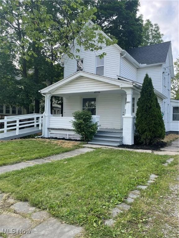 124 W 29th St, Lorain, OH 44055 - view of front of property featuring a porch and a shingled roof