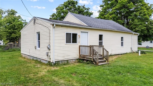 2914 Maple St, Norton, OH 44203 - back of house featuring a yard and a shingled roof